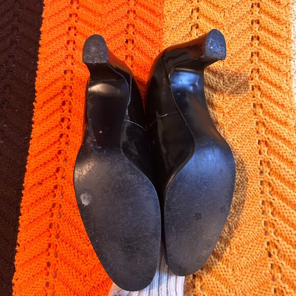 1960s Naturalizer black patent leather pumps with block heel! - Picture 10 of 12